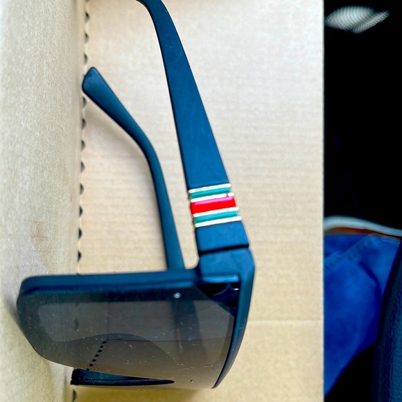 Burberry sunglasses - Picture 1 of 2